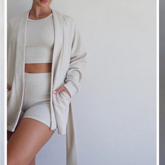 NWOT - Cleo Harper Cream Ribbed Robe - Picture 3 of 3